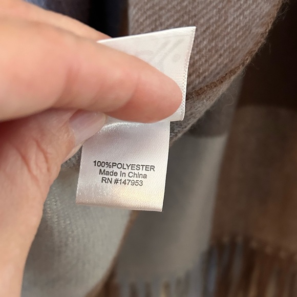 Soft plaid scarf / wrap - Picture 6 of 7